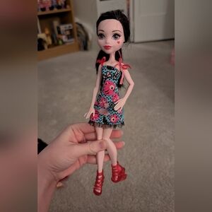G2 Draculaura Doll